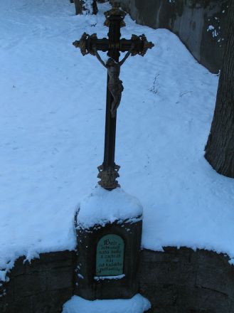 "Gud, bevara vår gruva och rädda oss från varje olycka" (intill ingången till stollgången Glanzenberg).